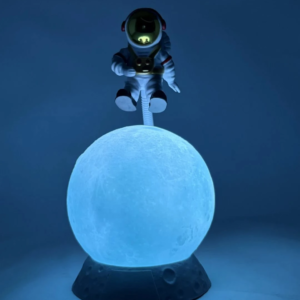 Astronaut moon lamp
