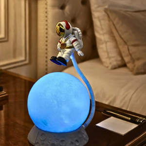 Astronaut moon lamps